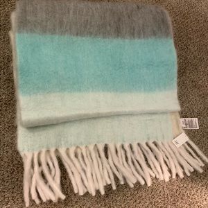Gap scarf
